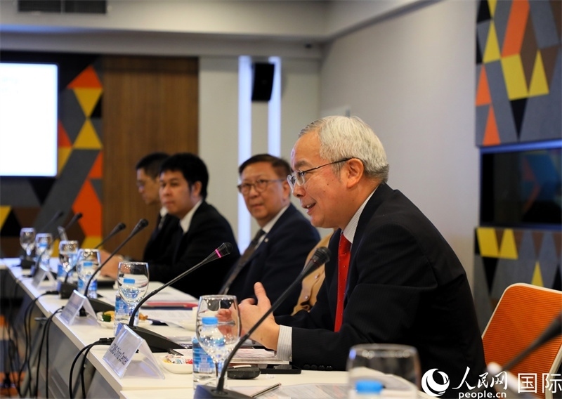 中國(guó)國(guó)際問(wèn)題研究院副院長(zhǎng)榮鷹致開幕辭。人民網(wǎng)記者 白元琪攝