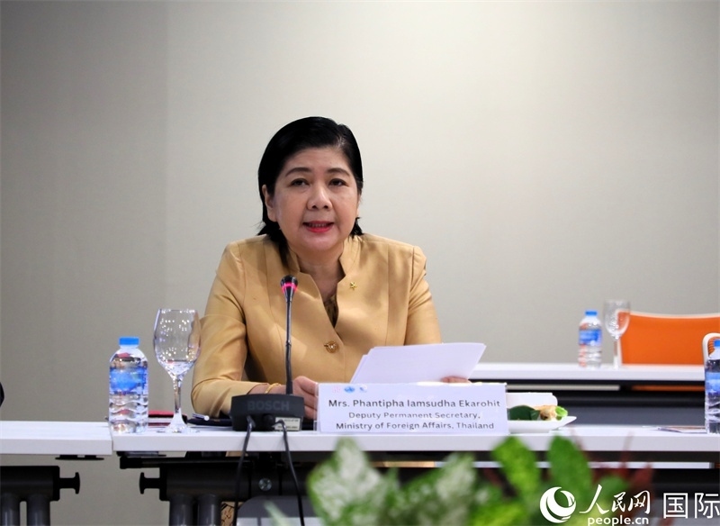 泰國(guó)外交部副次長(zhǎng)潘提帕作主旨發(fā)言。人民網(wǎng)記者 白元琪攝