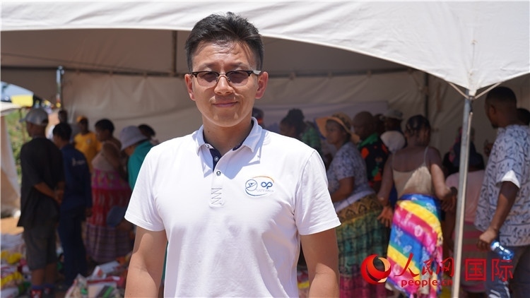 延鋒彼歐南非公司總經(jīng)理張鑫發(fā)言致辭。人民網(wǎng) 張茜攝