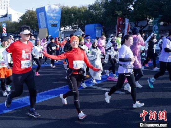 2023杭州馬拉松現(xiàn)場。肖健 攝