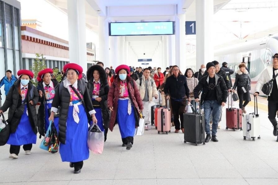 麗香鐵路開通滿月，累計(jì)發(fā)送旅客超18萬(wàn)人次。受訪方供圖