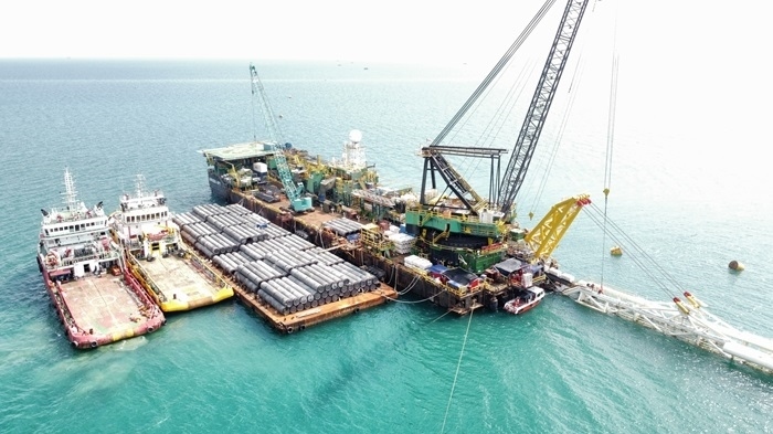 印尼拉維拉維項目52英寸海管拖拉頭準(zhǔn)確抵達登陸點。主辦方供圖