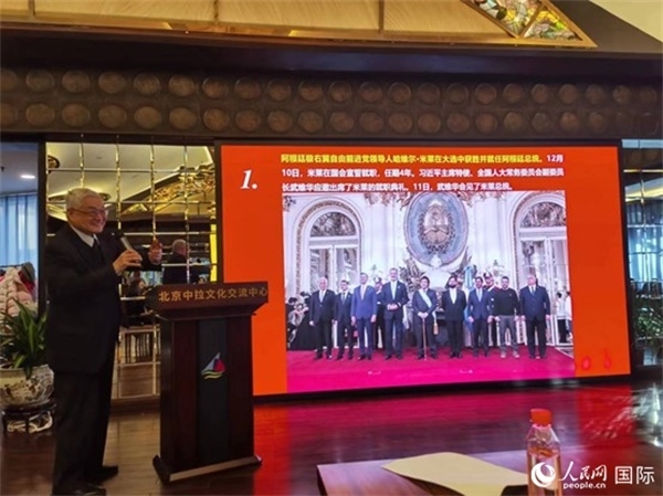 中國社會(huì)科學(xué)院榮譽(yù)學(xué)部委員、研究員徐世澄就評(píng)選結(jié)果進(jìn)行點(diǎn)評(píng)。人民網(wǎng)記者 魯揚(yáng)攝