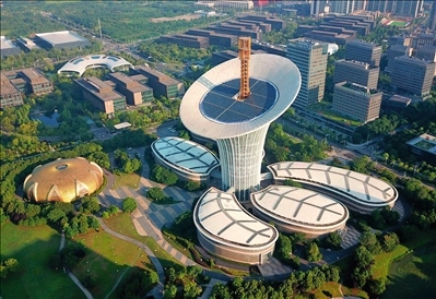 位于武漢光谷未來(lái)科技城的武漢新能源研究院大樓（2022年7月9日攝）。程敏攝/本刊