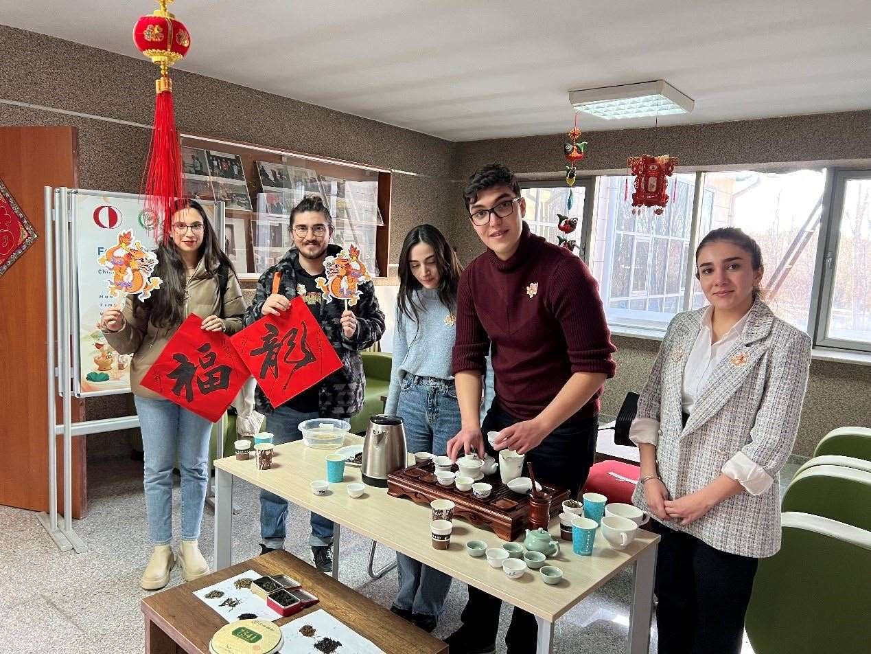 茶藝表演體驗(yàn)。中東技術(shù)大學(xué)孔院供圖