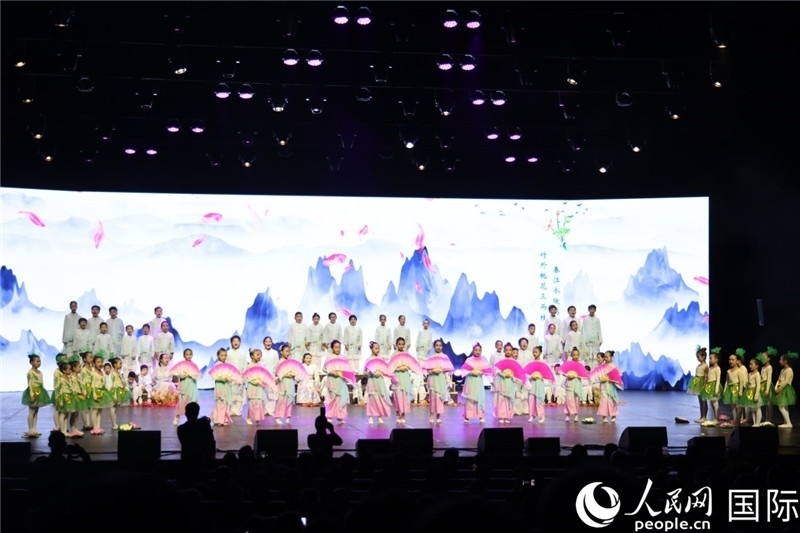 《四季詩韻》童聲詩朗誦表演。人民網(wǎng)記者 任皓宇攝
