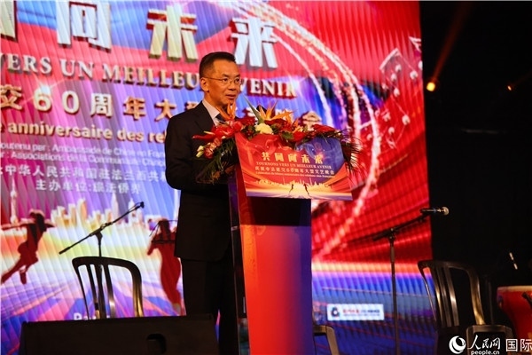 法國前總理拉法蘭出席晚會并致辭。 人民網(wǎng)記者 尚凱元 攝