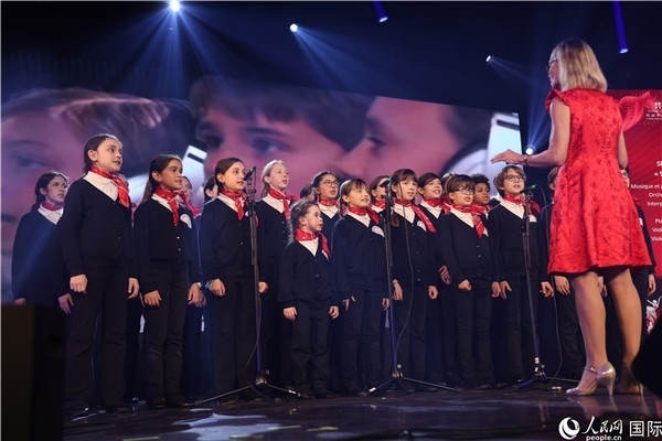 法國寶麗聲童聲合唱團演唱《假如我去中國》。人民網(wǎng)記者 尚凱元攝