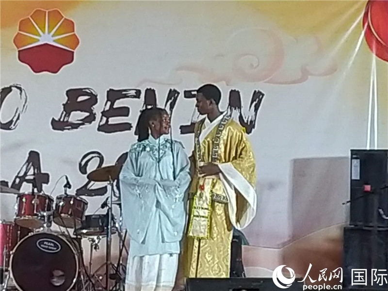 孔子學(xué)院的中國時裝秀表演。人民網(wǎng)記者 黃培昭攝