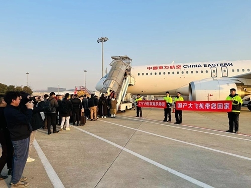 2024春運(yùn)第一天，東航4架C919大飛機(jī)全部投入商業(yè)運(yùn)營(yíng)。東航供圖