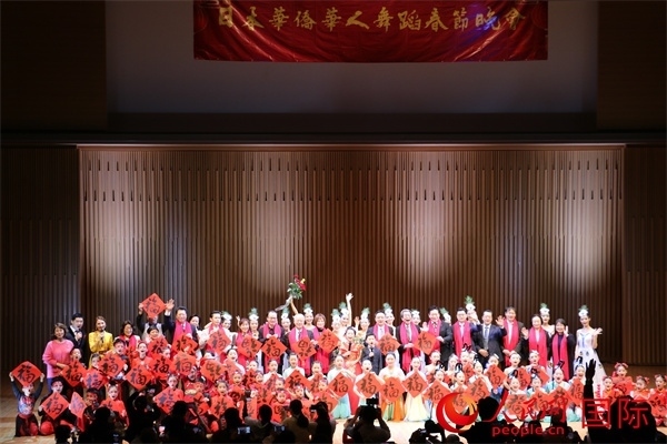 演職人員與嘉賓合影。人民網(wǎng) 許可攝