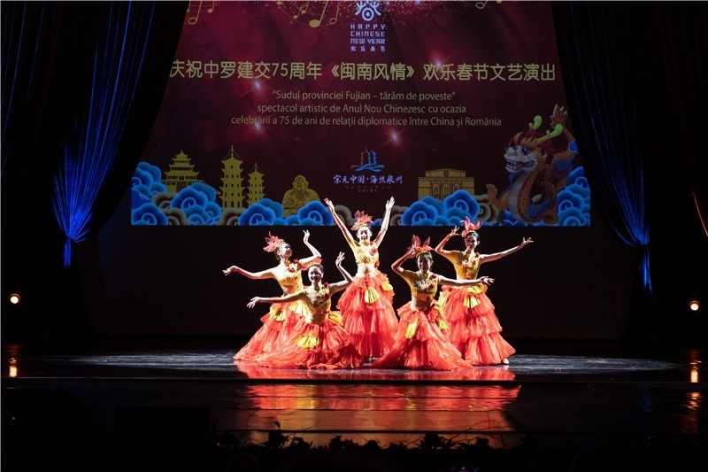 圖為舞蹈《刺桐花開(kāi)》。 中國(guó)駐羅大使館文化處供圖。