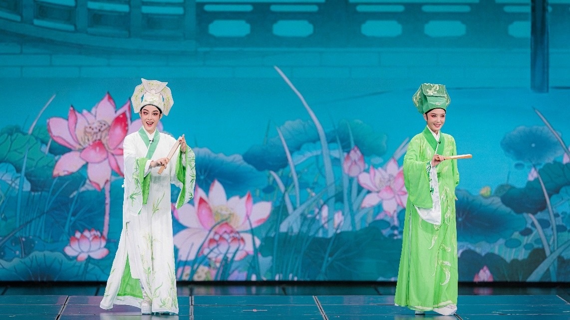 青年越劇演員陳麗君、李云霄彩排現(xiàn)場。主辦方供圖