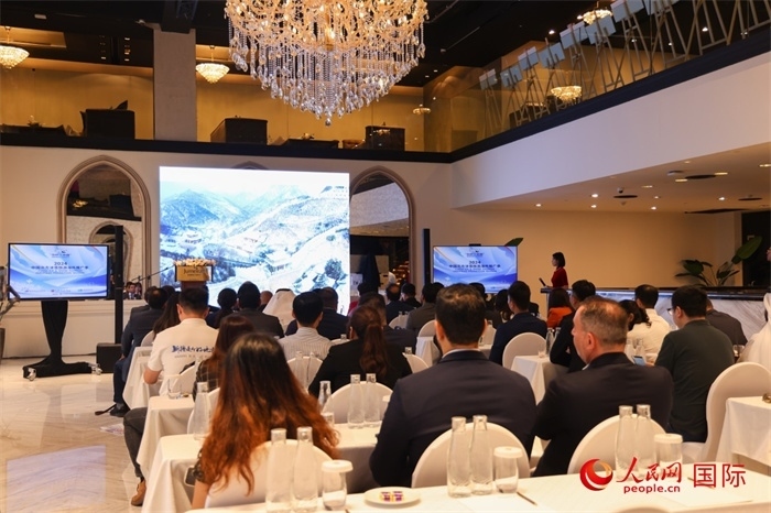 2日，“你好！中國(guó)”——2024中國(guó)北方冰雪旅游海外推廣季阿聯(lián)酋專(zhuān)場(chǎng)活動(dòng)在阿聯(lián)酋迪拜舉行。人民網(wǎng)記者任皓宇攝