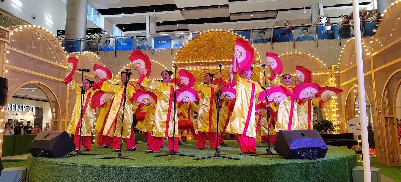 開幕式上活力四射的文藝節(jié)目引得觀眾陣陣喝彩。紅溪禮示大學(xué)孔子學(xué)院 供圖