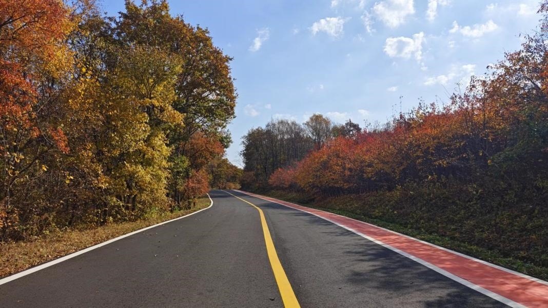 九臺區(qū)圍繞紅色文化、冰雪資源、特色民宿，進一步完善道路功能。九臺區(qū)委宣傳部供圖