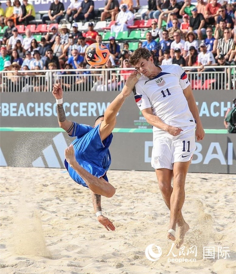 2月15日，意大利隊(duì)對陣美國隊(duì)。人民網(wǎng)塔里克·易卜拉欣攝