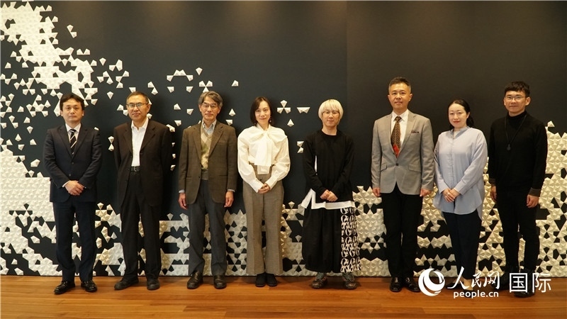 主辦方與嘉賓合影。人民網(wǎng) 蔣曉辰攝