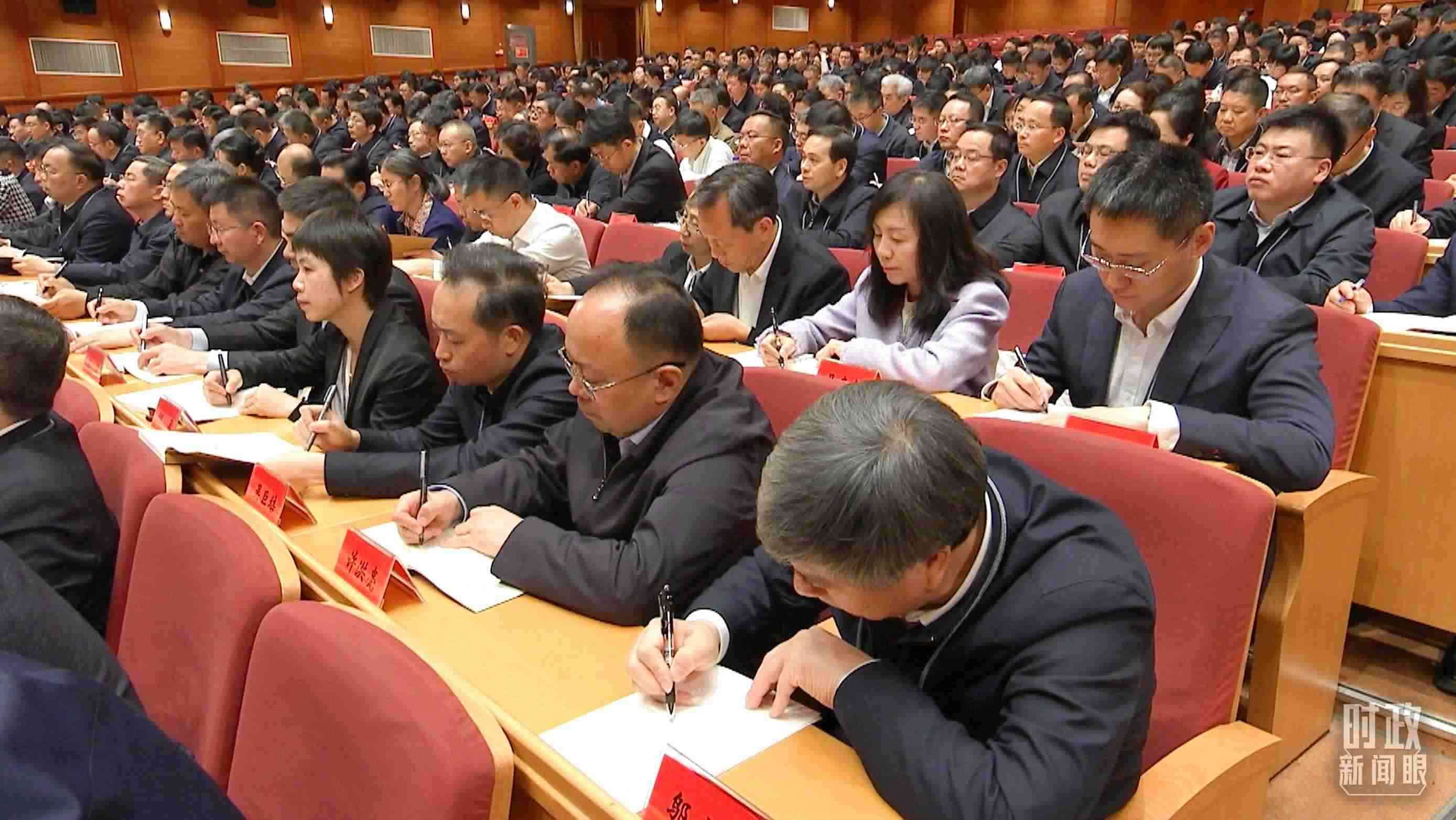 △中青年干部培訓(xùn)班開(kāi)班式現(xiàn)場(chǎng)。