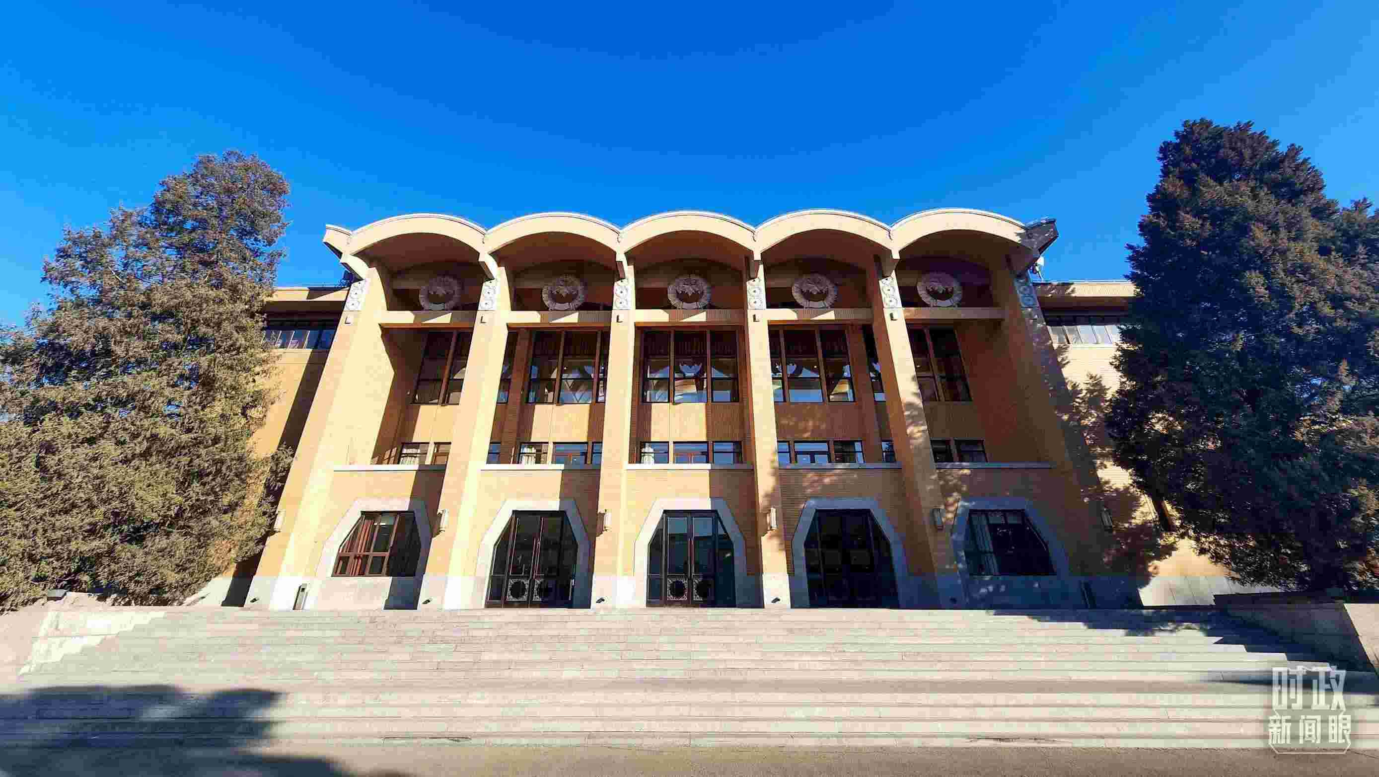 △2024年春季學(xué)期中央黨校（國(guó)家行政學(xué)院）中青年干部培訓(xùn)班3月1日上午在中央黨校開(kāi)班。（總臺(tái)央視記者劉琦拍攝）