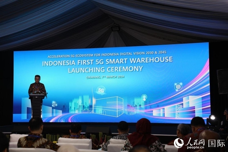 華為印尼CEO郭海龍在揭幕儀式發(fā)表講話。人民網記者 曹師韻攝