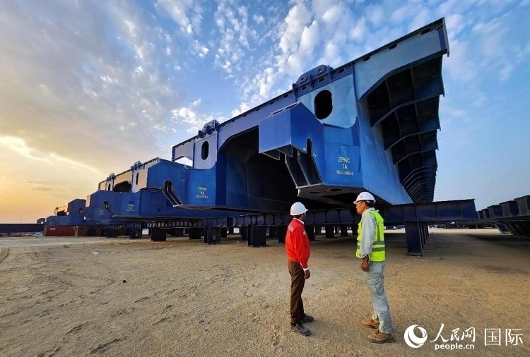 全球最大升船機(jī)平臺(tái)。人民網(wǎng)記者管克江攝