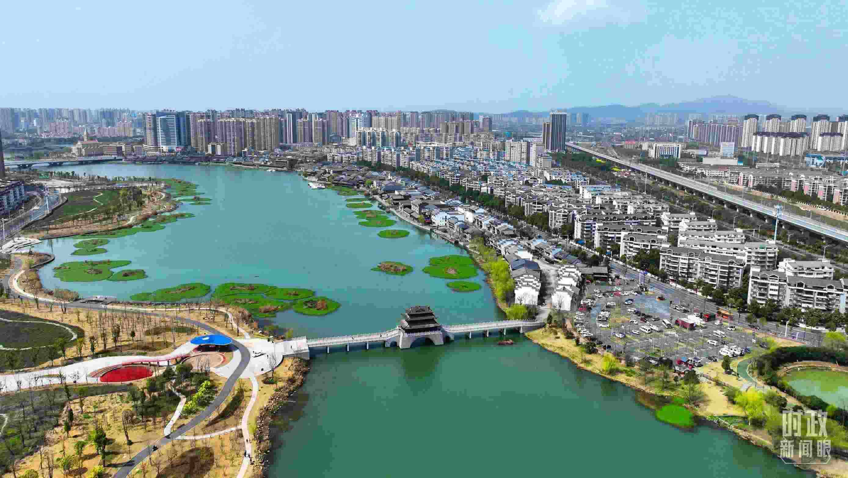 湖南常德。此次座談會前，習(xí)近平在長沙、常德兩地實(shí)地考察。（總臺央視記者范凱拍攝）