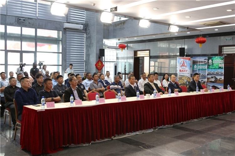 當(dāng)?shù)貢r間3月26日下午，中國品牌重型機械、載重車輛宣傳推介會在中國駐蘇里南大使館舉行。圖為宣介會現(xiàn)場。中國駐蘇里南大使館供圖