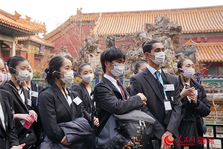 松山芭蕾舞團(tuán)青年代表團(tuán)在故宮參觀。人民網(wǎng)記者 張麗婭攝