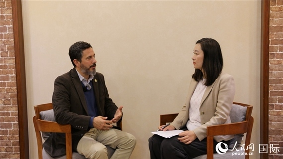 阿根廷布宜諾斯艾利斯大學(xué)阿根廷—中國(guó)研究中心主任、阿根廷知名漢學(xué)家畢嘉宏（Ignacio Villagran）接受人民網(wǎng)記者專訪。人民網(wǎng)記者 周雨攝