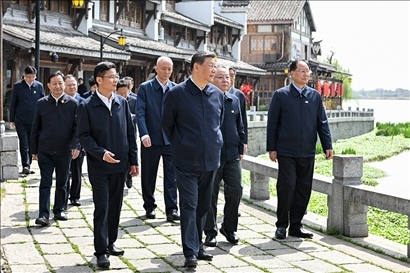 △2024年3月18日至21日，習(xí)近平總書記在湖南考察。這是19日上午，總書記在常德河街考察。