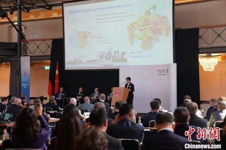 當(dāng)?shù)貢r間4月5日，由中國商務(wù)部主辦的“投資中國”德國專場推介活動在斯圖加特市舉行。中新社記者 馬秀秀 攝