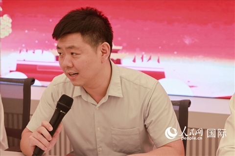 中國駐里約總領(lǐng)館領(lǐng)僑處處長齊冀在座談會(huì)上致辭。人民網(wǎng)記者 陳海琪攝