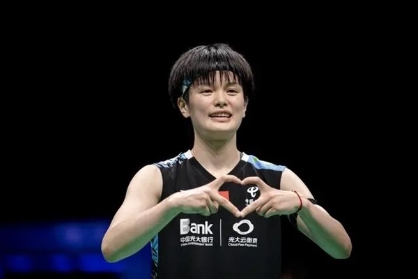 4月14日，王祉怡在奪冠后慶祝。新華社記者 江漢攝