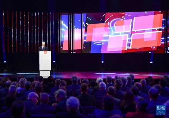 4月21日，挪威首相斯特勒在德國(guó)漢諾威工業(yè)博覽會(huì)開(kāi)幕式上致辭。挪威是今年展會(huì)主賓國(guó)。新華社記者 任鵬飛 攝