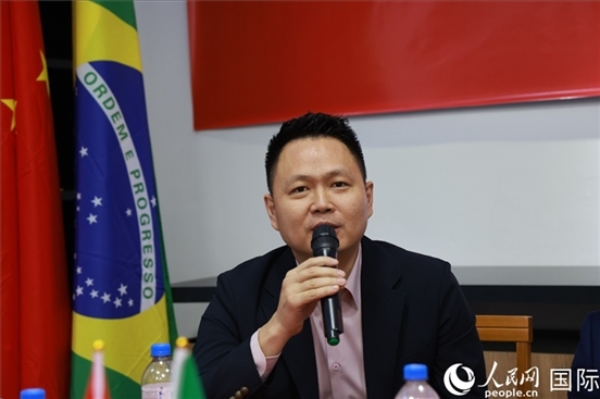 中國駐里約熱內盧總領館副總領事王尉育在座談會上致辭。人民網(wǎng)記者 陳海琪攝