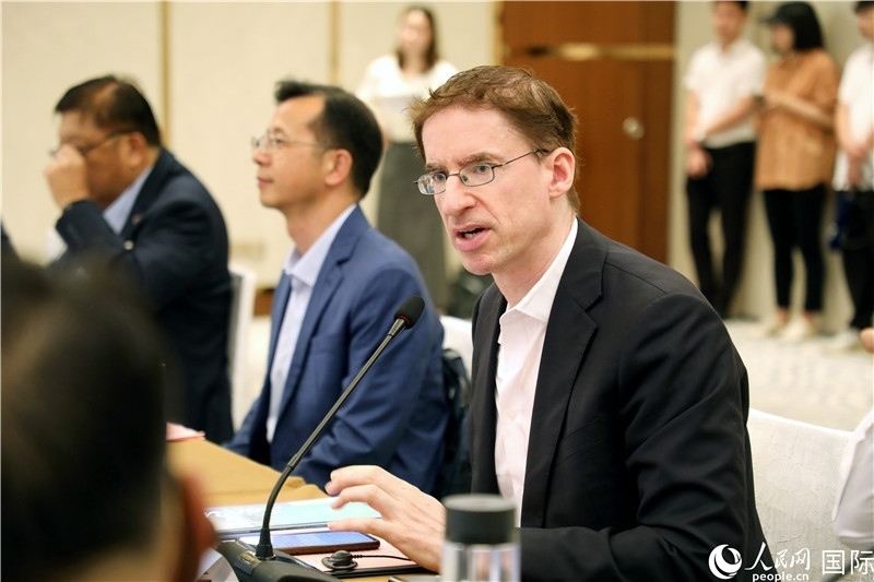 德國駐廣州總領(lǐng)事魯彥在產(chǎn)業(yè)對接會(huì)上發(fā)言。人民網(wǎng)記者趙益普攝