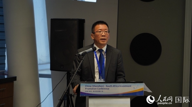 南非中國經(jīng)貿(mào)協(xié)會會長、中國銀行約翰內(nèi)斯堡分行行長張朝陽致辭。人民網(wǎng) 劉暢攝