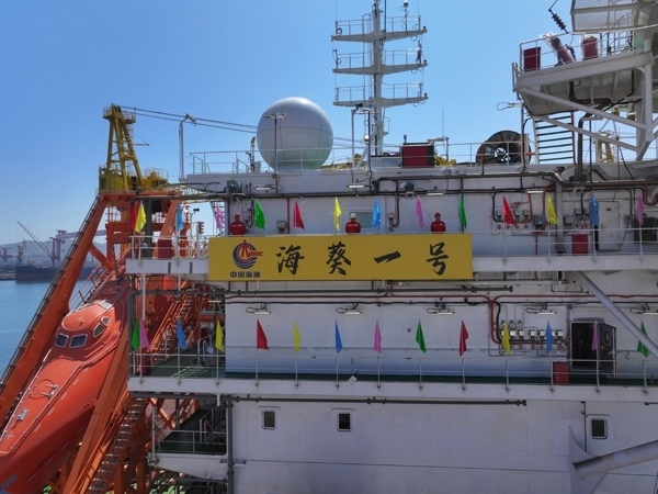 亞洲首艘圓筒型FPSO“海葵一號”建造完工。韓慶攝