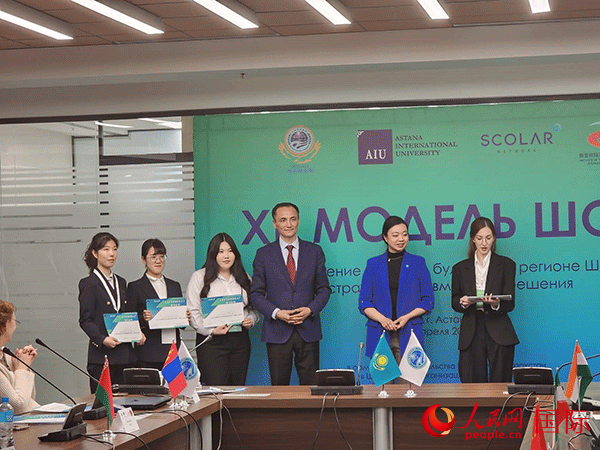 中國(guó)代表榮獲“最佳代表”獎(jiǎng)。人民網(wǎng)記者 李強(qiáng)攝