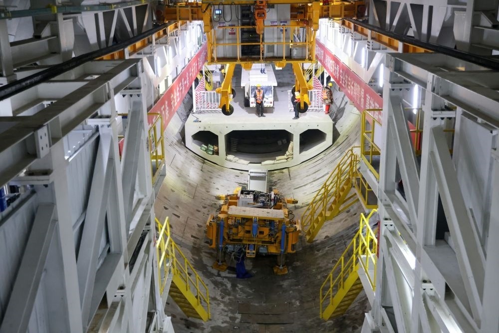 2024年2月16日，中鐵十四局集團(tuán)的建設(shè)者在京唐城際鐵路運(yùn)潮減河隧道施工。新華社記者 邢廣利 攝