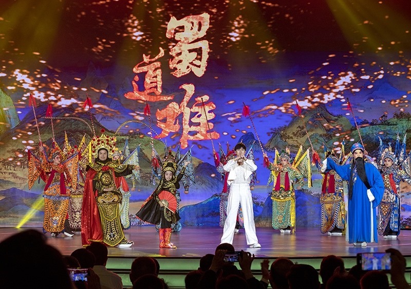 2023年10月13日，成都，“把青春華章寫在祖國大地上”大思政課網(wǎng)絡(luò)主題宣傳和互動(dòng)引導(dǎo)活動(dòng)在四川大學(xué)舉行。