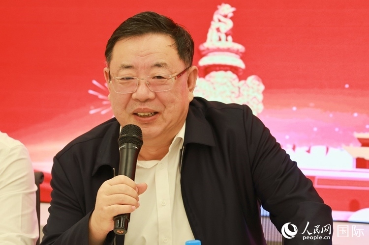 山東省泰安市委書記、市人大常委會主任楊洪濤在座談會上致辭。人民網(wǎng)記者 陳海琪攝