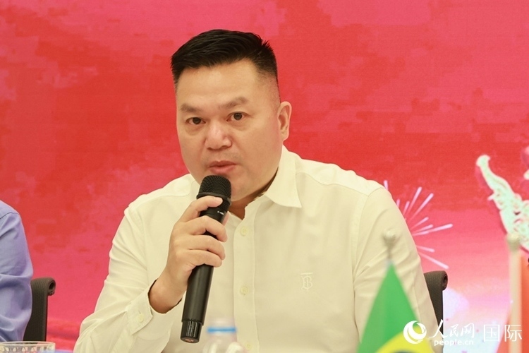 巴西和統(tǒng)會會長張小春在座談會上致辭。人民網(wǎng)記者 陳海琪攝