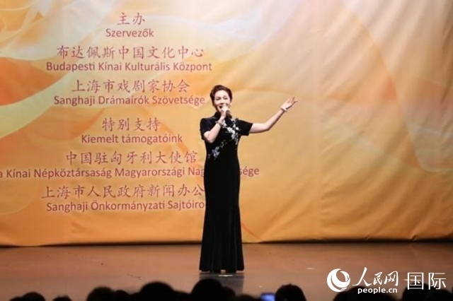 “玉蘭花開·魅力上?！弊哌M(jìn)布達(dá)佩斯。葉辰亮攝