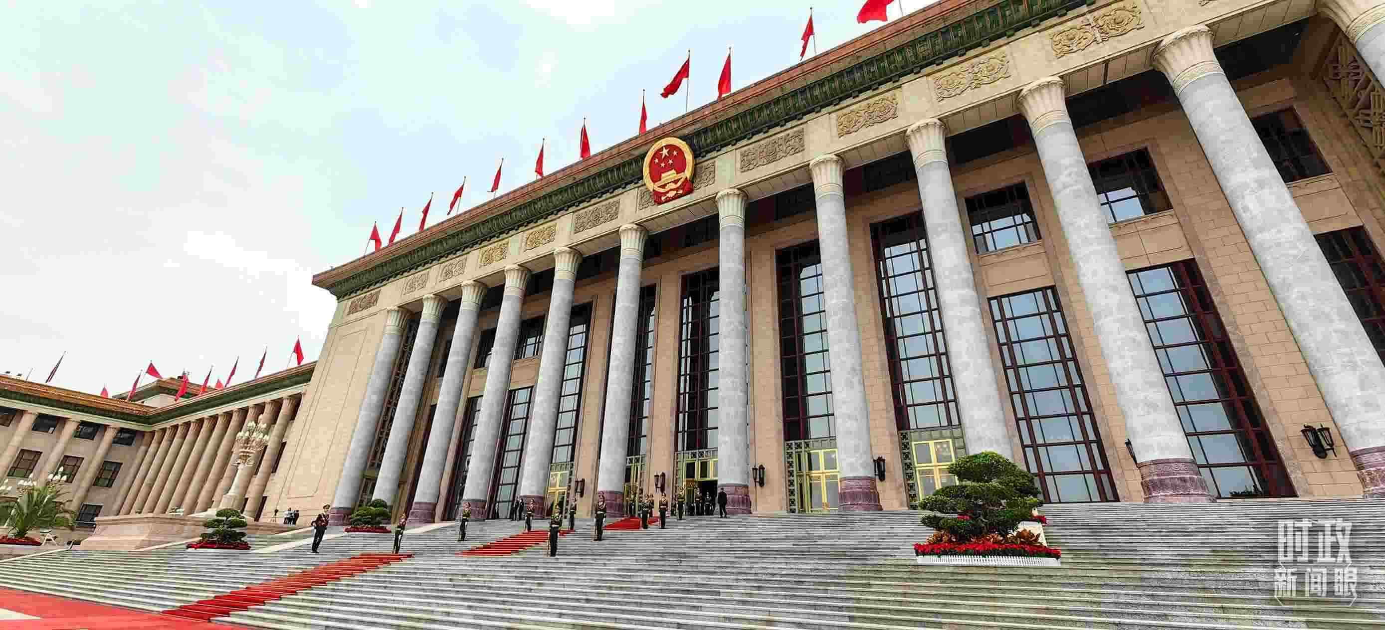 △人民大會堂東門外廣場。（總臺央視記者段德文拍攝）