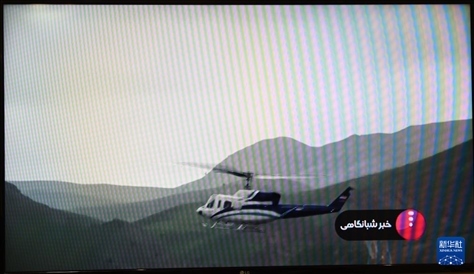 據(jù)伊朗邁赫爾通訊社5月20日報道，伊朗總統(tǒng)萊希在直升機事故中遇難。這是5月19日拍攝的伊朗國家電視臺播放的萊希乘坐的直升機在空中飛行的畫面。 新華社記者 沙達提 攝