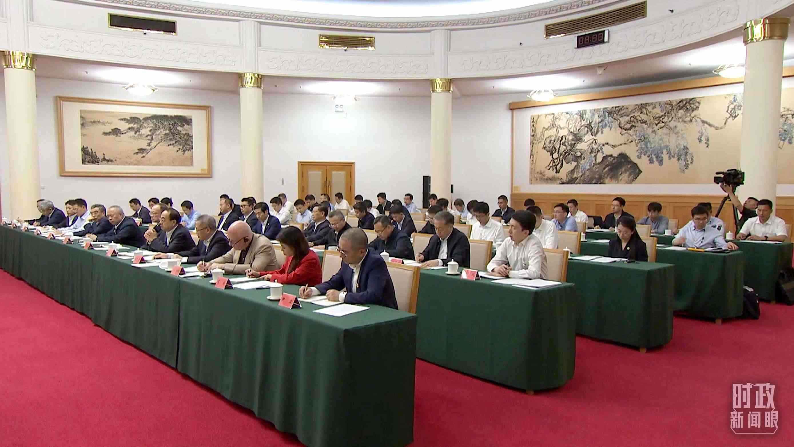 企業(yè)和專(zhuān)家座談會(huì)現(xiàn)場(chǎng)。