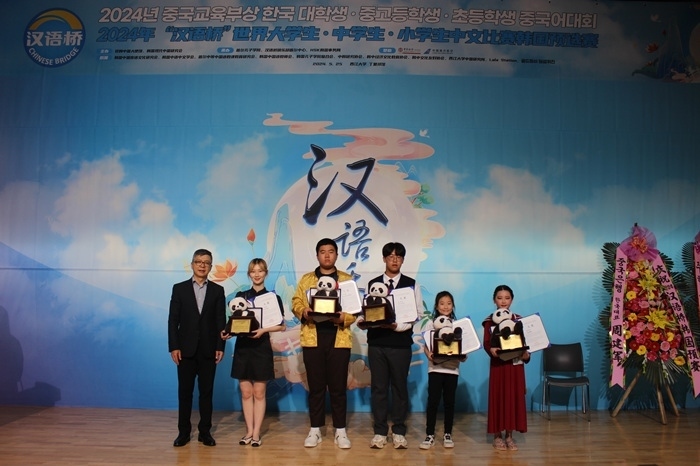 各組別的冠軍獲得者們合影留念。