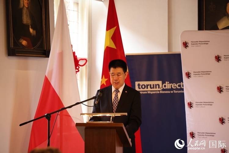 :孫霖江大使在開幕式現(xiàn)場致辭。人民網(wǎng)記者 禹麗敏攝